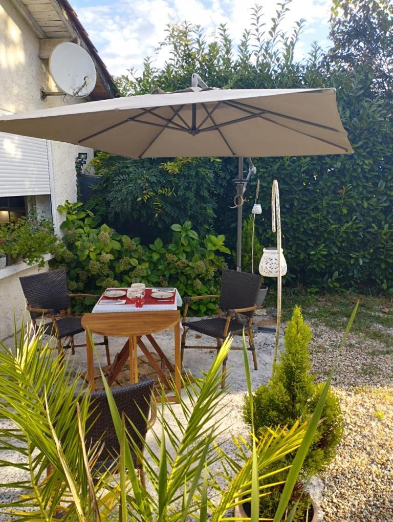 Au Coeur De Menesterol Chambre Emotion Montpon-Menesterol Exterior foto